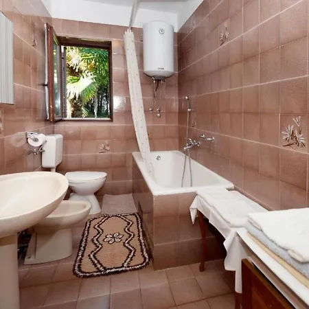 Rafael Apartment *